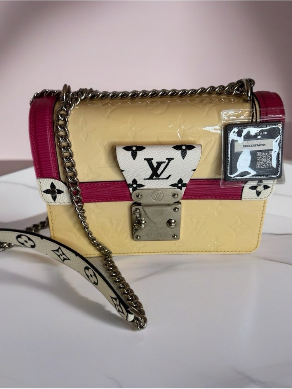 Authentic Louis Vuitton Crème Vernis  LV Wynwood Crossbody Shoulder Bag